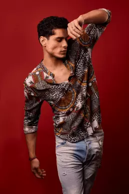 men red background desigual shirt jeans